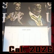 Calendrier 2026 par Cyb – portraits d’un couple macabre, une reine parée de bijoux et un homme en costume sombre, pour le mois de mars.